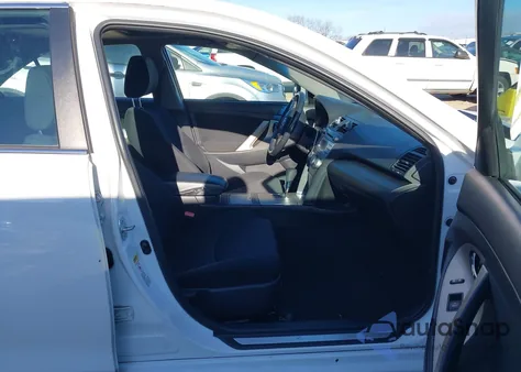 2011 Toyota Camry Se z USA, uszkodzony, nr VIN 4T1BF3EK5BU620417